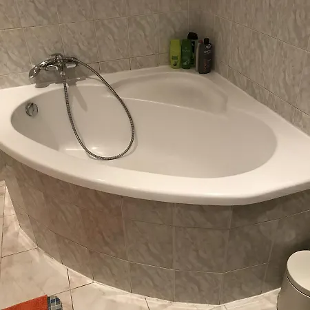 Apartmán 3 Bedroom Airy Spacious 80m2 Apt In Dt W/bath *