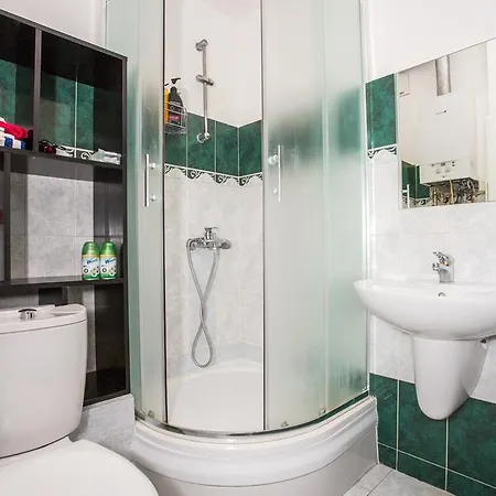 3 Bedroom Airy Spacious 80m2 Apt In Dt W/bath Apartmán
