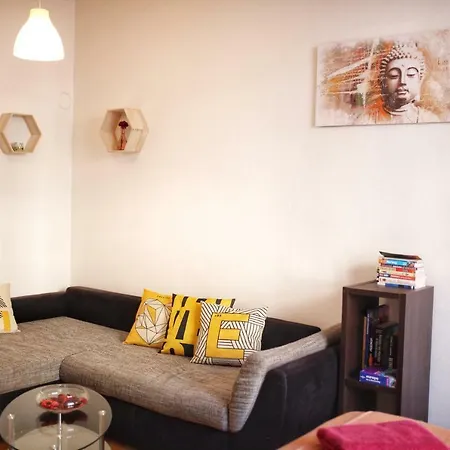 3 Bedroom Airy Spacious 80m2 Apt In Dt W/bath Apartmán Praha