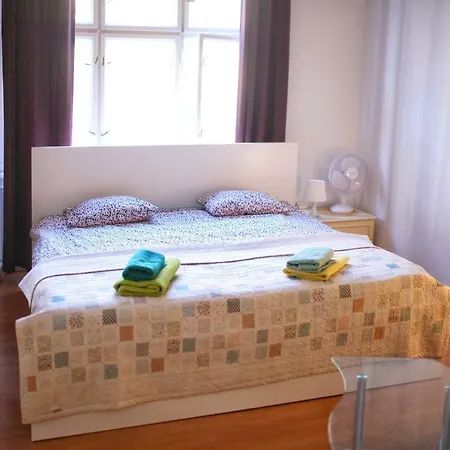 Apartmán 3 Bedroom Airy Spacious 80m2 Apt In Dt W/bath