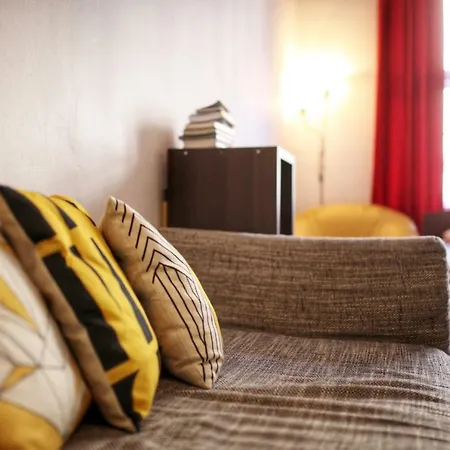 3 Bedroom Airy Spacious 80m2 Apt In Dt W/bath *