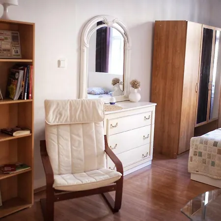 3 Bedroom Airy Spacious 80m2 Apt In Dt W/bath