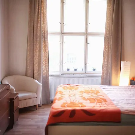 3 Bedroom Airy Spacious 80m2 Apt In Dt W/bath Apartmán