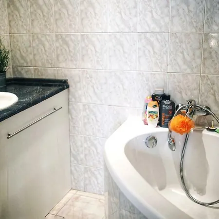 3 Bedroom Airy Spacious 80m2 Apt In Dt W/bath Praha
