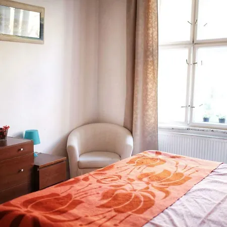 Апартаменты 3 Bedroom Airy Spacious 80m2 Apt In Dt W/bath *