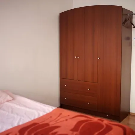 Apartment 3 Bedroom Airy Spacious 80m2 Apt In Dt W/bath *